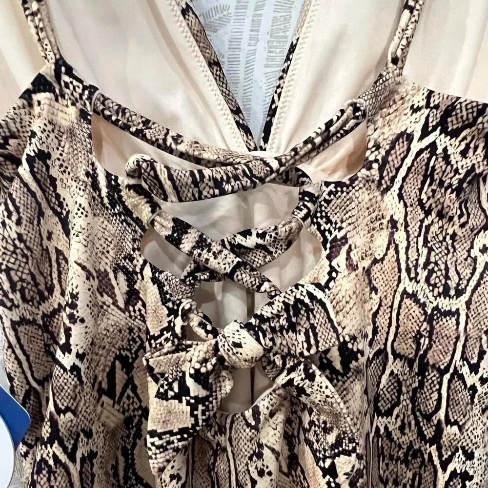 NWT TORI PRAVER Plunge Neckline One-piece - Picture 6 of 10